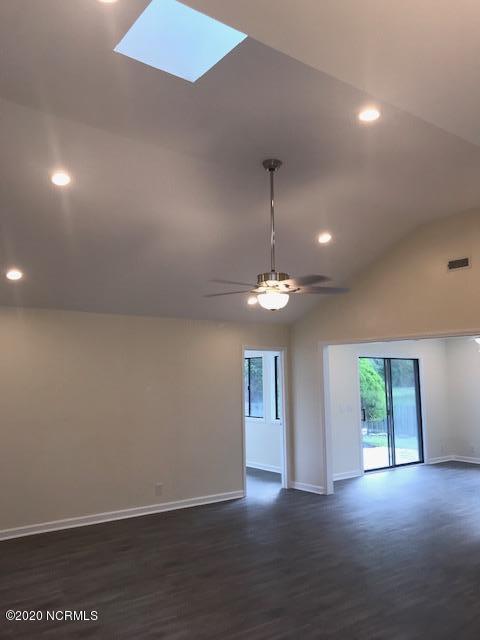 94 Cedar Tree Lane Southwest Calabash, NC 28467 - Photo 3 of 41 Can you say GREAT room?