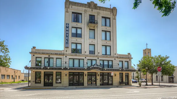 $335,990 | 919 Prince Albert, Seguin, TX 78155