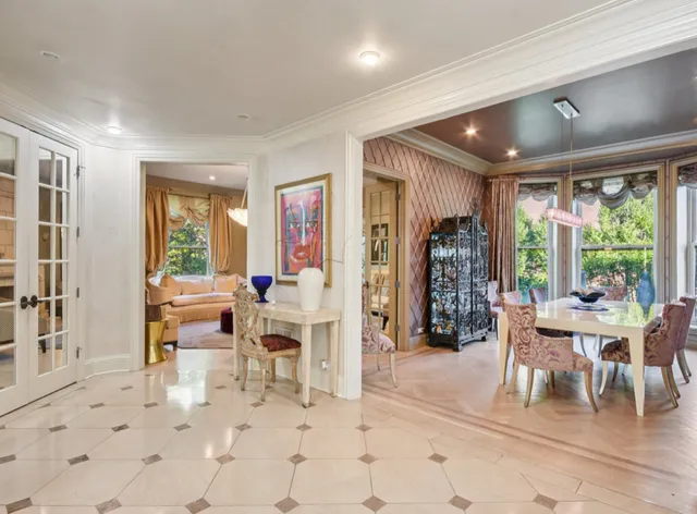 a view of entryway with livingroom