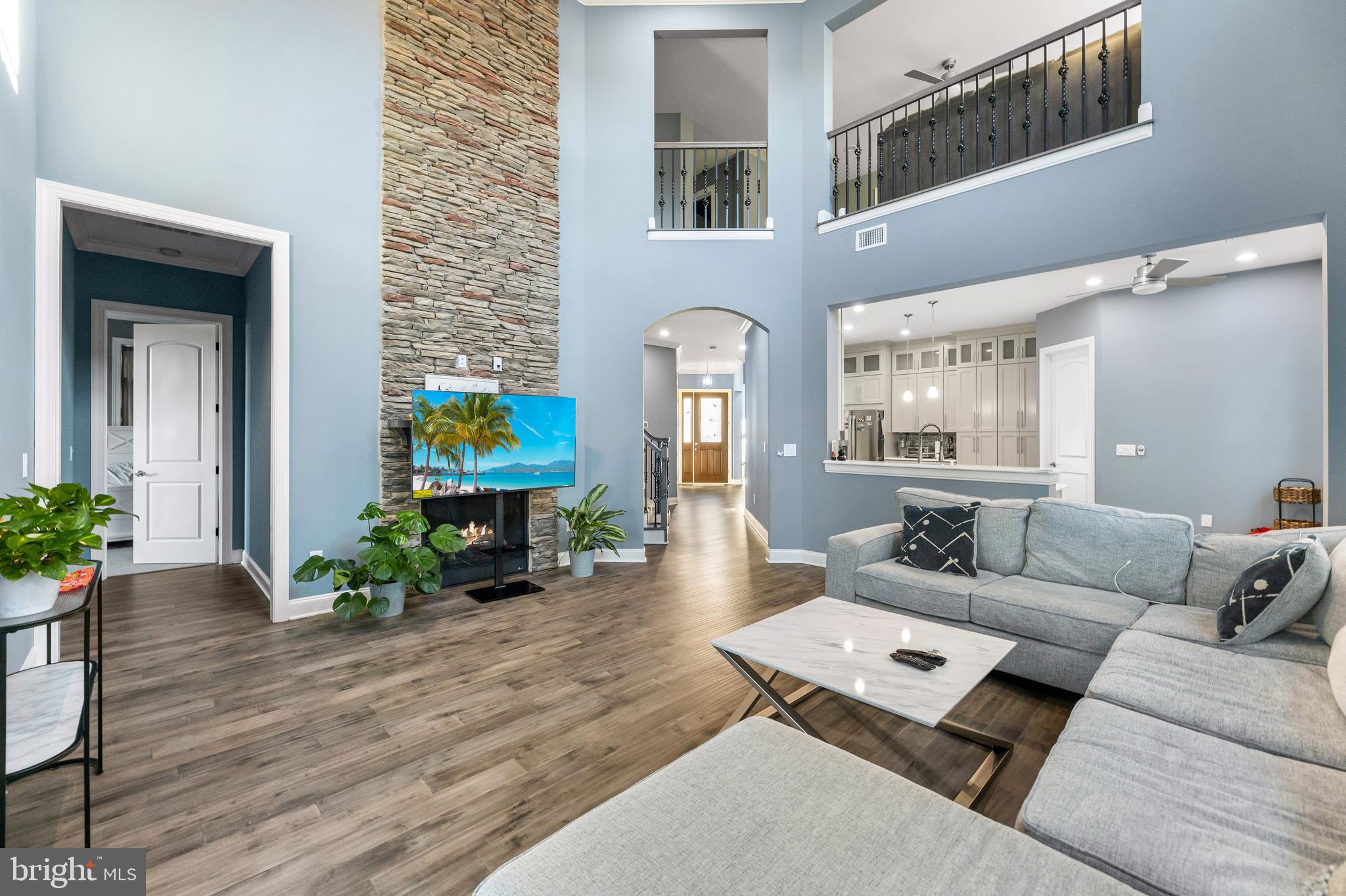 22 Samjan Circle Hightstown, NJ 08520 - Photo 16 of 31 a living room with furniture and a potted plant