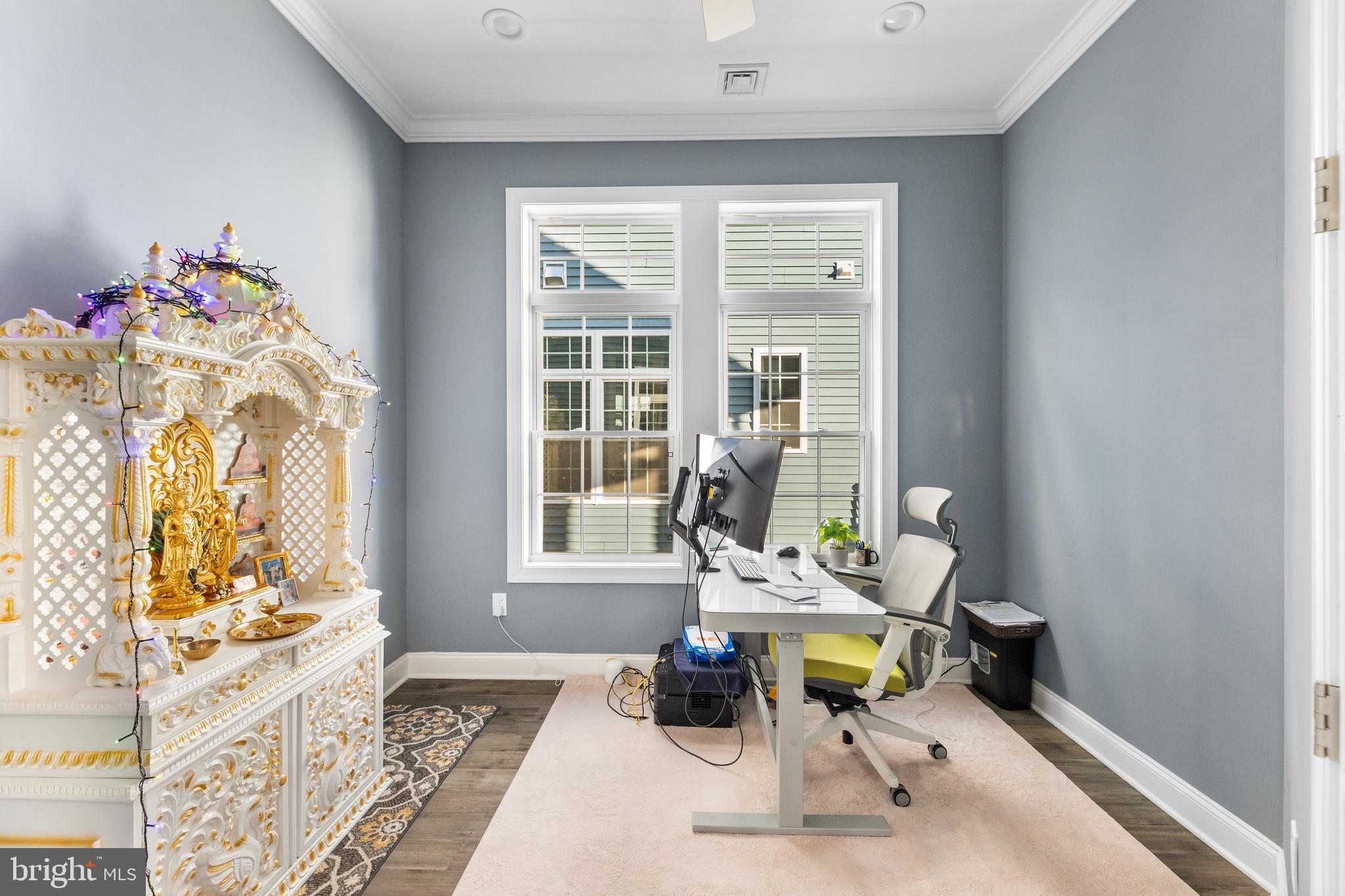 22 Samjan Circle Hightstown, NJ 08520 - Photo 8 of 31 a living room with a couch and a potted plant