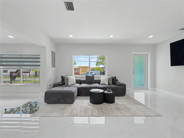 $1,100,000 | 1530 Southwest 24th Avenue, Miami, FL 33145