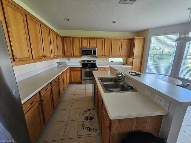 $2,700 | 2084 Par Drive, Naples, FL 34120