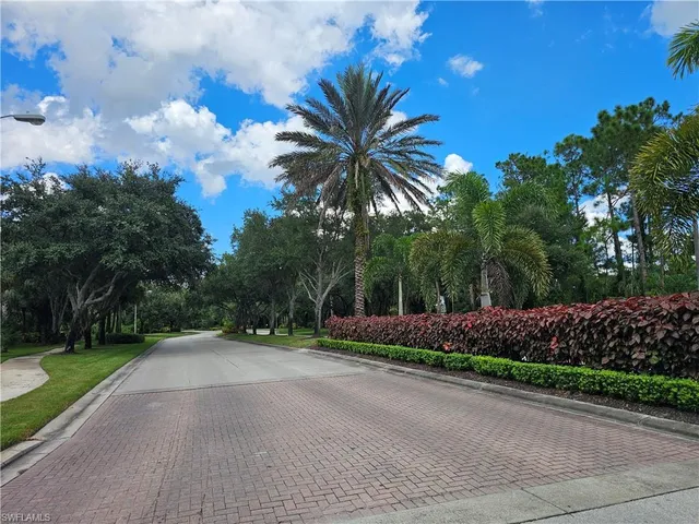$2,700 | 2084 Par Drive, Naples, FL 34120