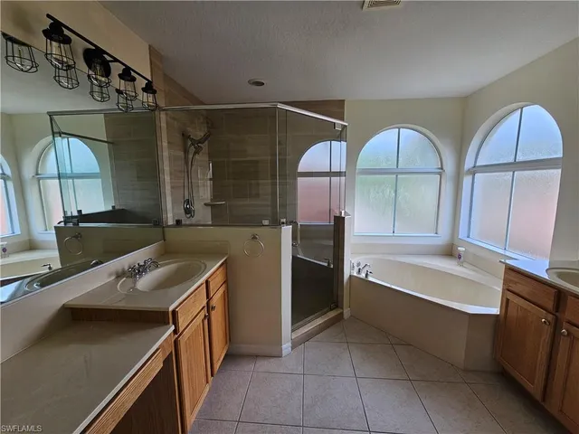 $2,700 | 2084 Par Drive, Naples, FL 34120