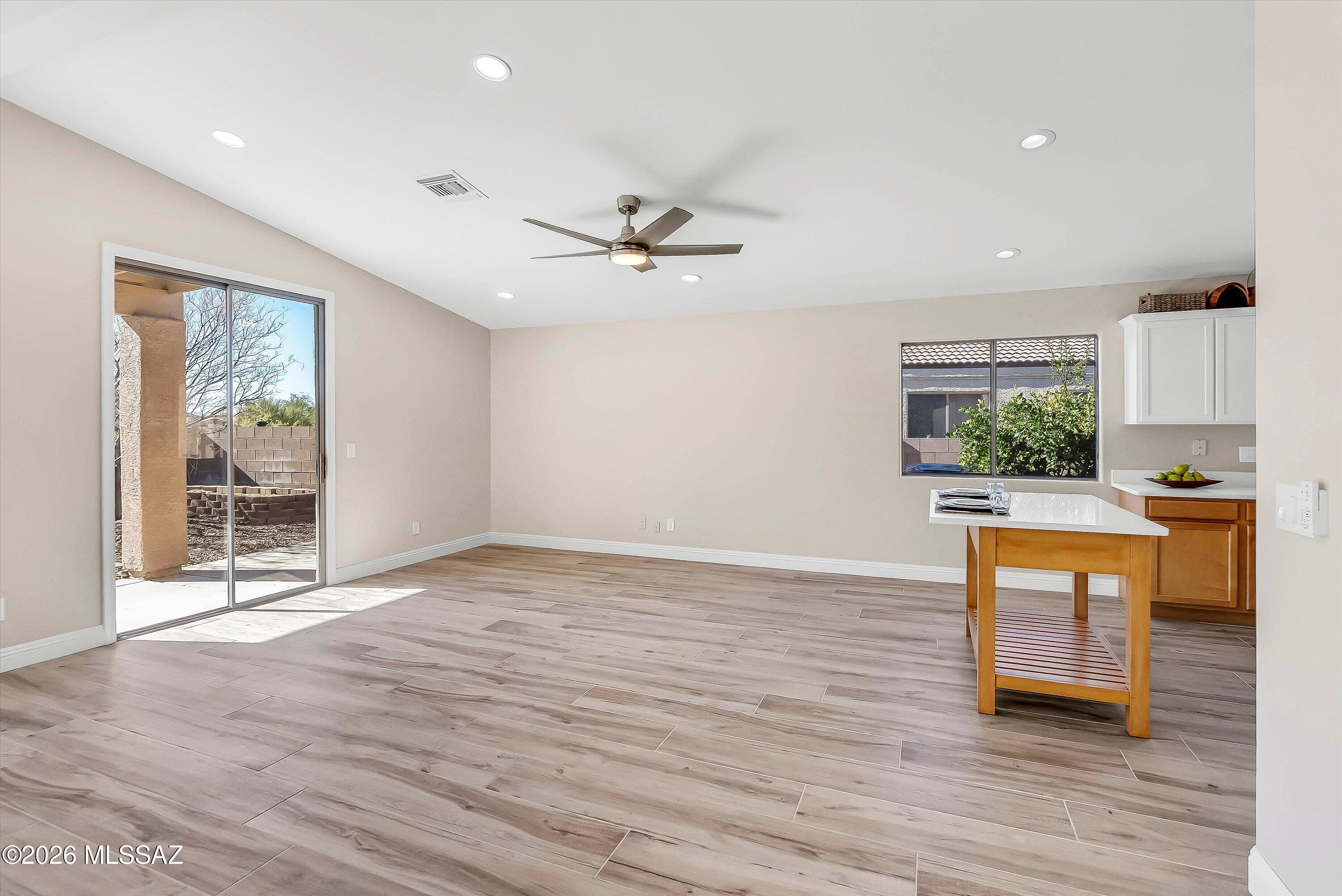 309 West Sugar Loaf Road Tucson, AZ 85737 - Photo 5 of 36