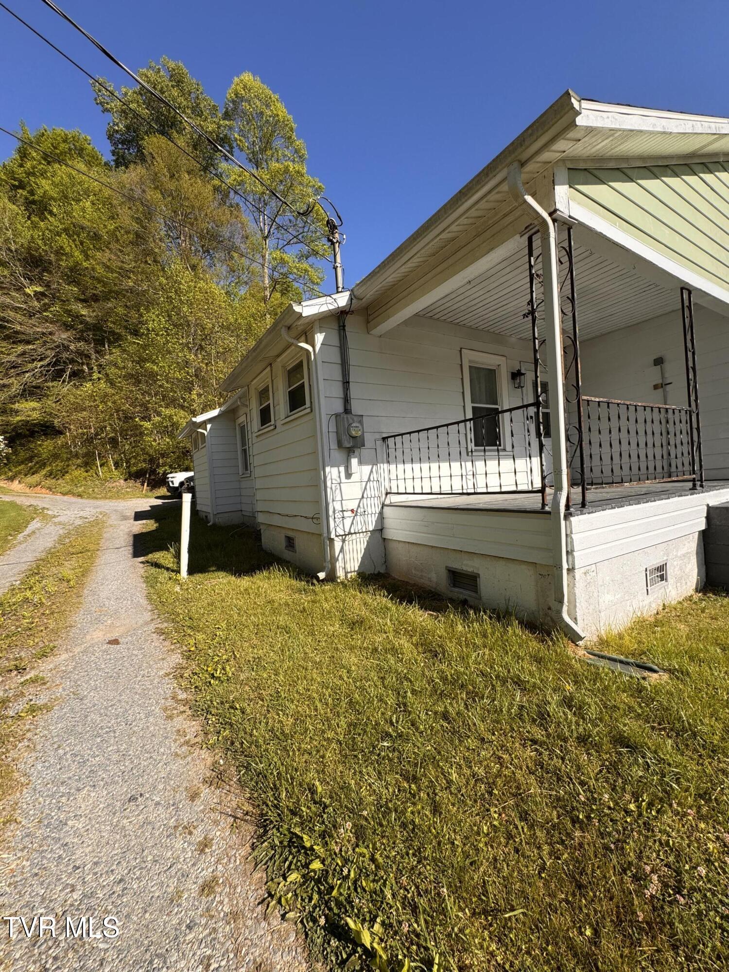 11985 Tazewell Road Coeburn, VA 24230 - Photo 20 of 20 IMG_3248