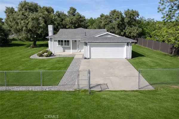 a view of a house with a backyard