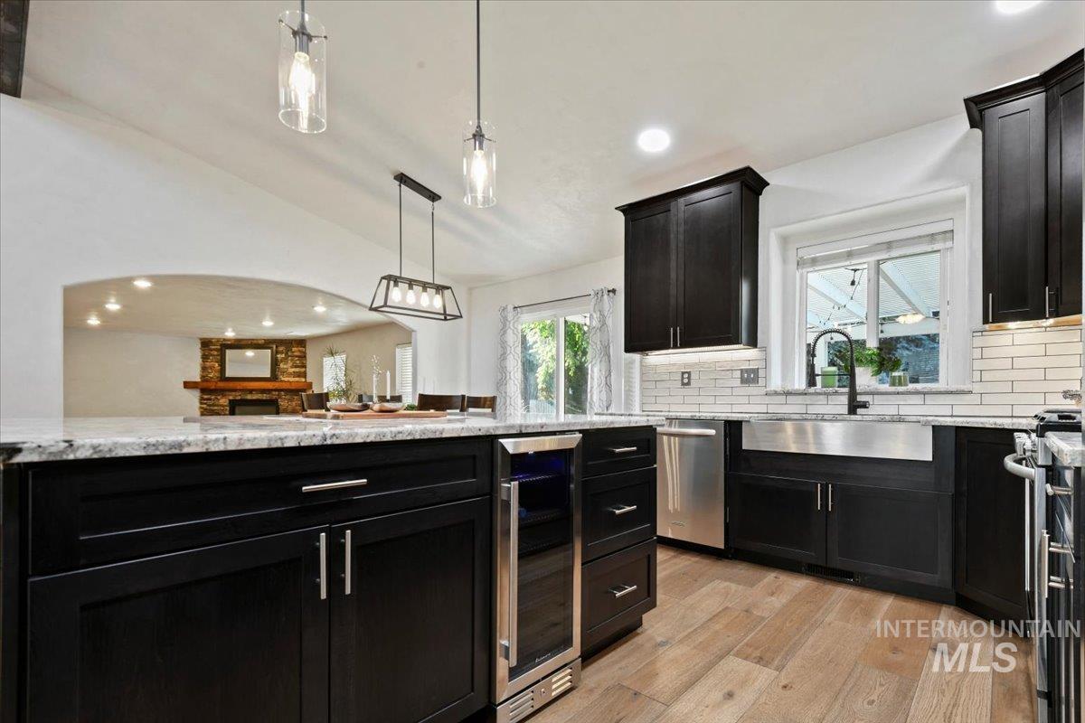 12019 West Rader Drive Boise, ID 83713 - Photo 11 of 41 Showcasing a beverage refrigerator, gas cooking and undermounted lighting
