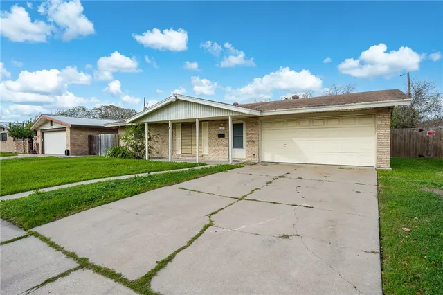 $1,800 | 1305 Peterson Drive, Corpus Christi, TX 78412