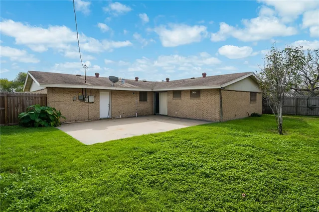 $1,800 | 1305 Peterson Drive, Corpus Christi, TX 78412