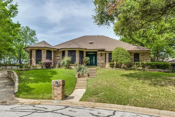 $425,000 | 3910 Cross Bend Court, Arlington, TX 76016