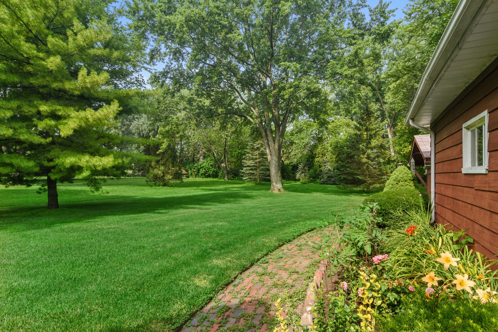 2150 Shermer Road Northbrook, IL 60062 - Photo 21 of 24 a view of garden with trees