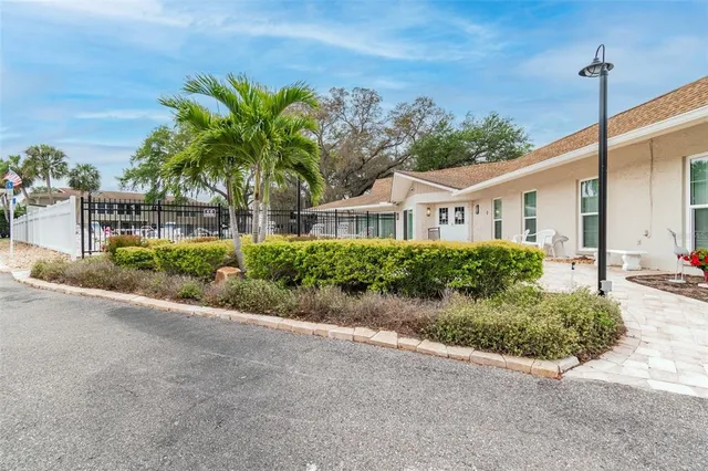 $3,500 | 938 Virginia Street, Unit 208, Dunedin, FL 34698