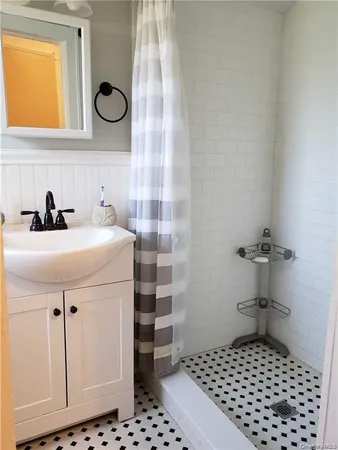 $2,600 | 2770 Academy Street, Unit 1, Oceanside, NY 11572