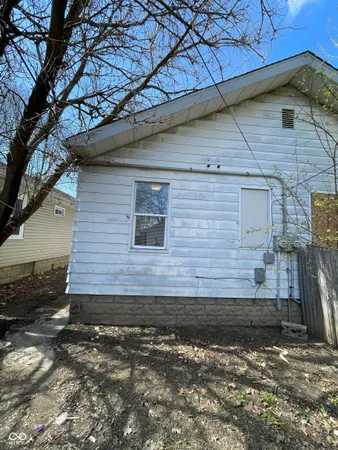 $765 | 927 North Chester Avenue, Indianapolis, IN 46201
