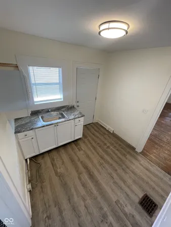 $765 | 927 North Chester Avenue, Indianapolis, IN 46201