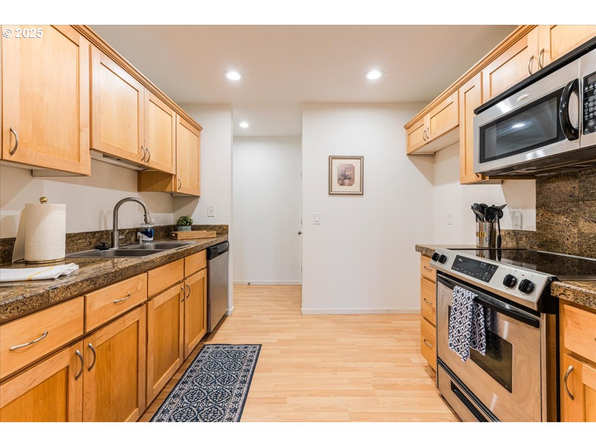 9774 Southwest Tualatin Road Tualatin, OR 97062 - Photo 2 of 22