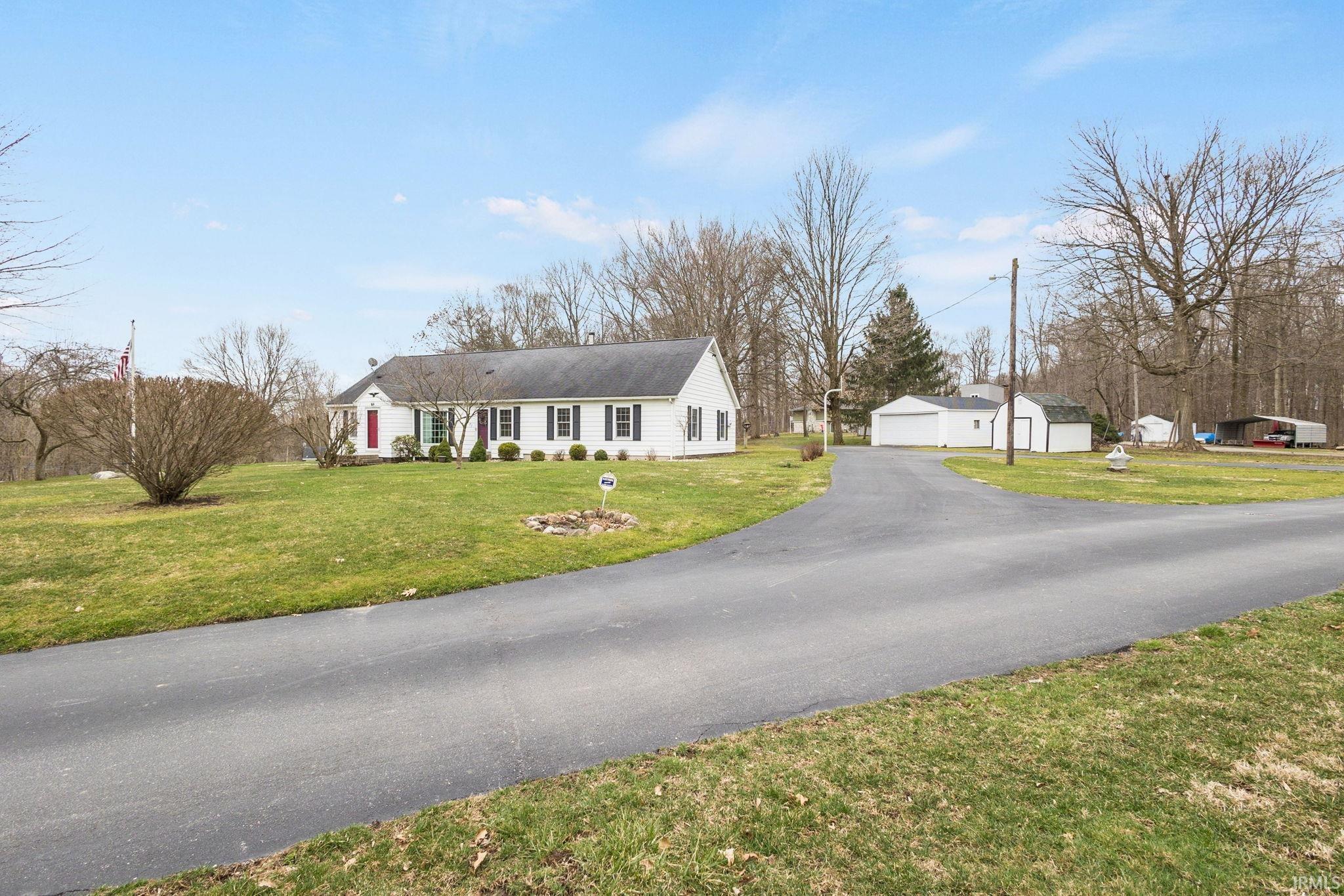 59527 Clover Road Mishawaka, IN 46544 - Photo 2 of 36
