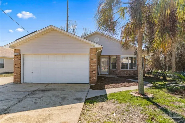 a view of a house with yard