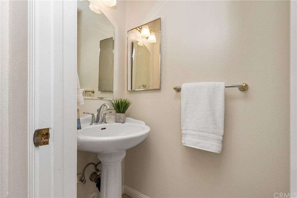 17502 Amaganset Way Tustin, CA 92780 - Photo 24 of 35