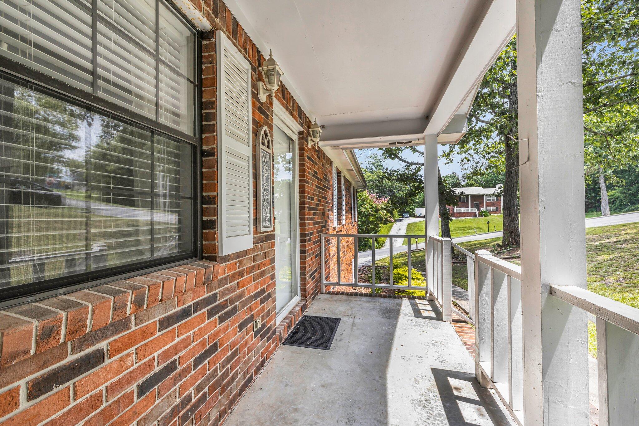 627 Ridgewood Drive Chickamauga, GA 30707 - Photo 3 of 24 6-web-or-mls-4T1A5457