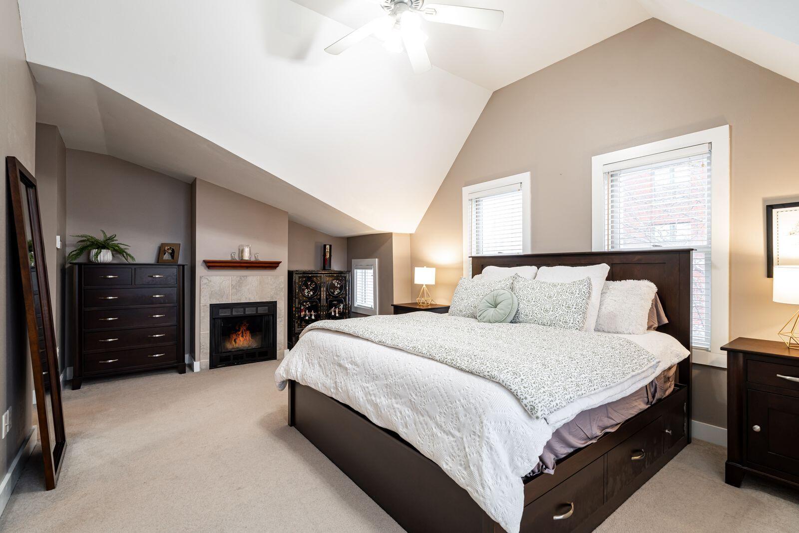 1847 Vel R. Phillips Avenue, Unit B Milwaukee, WI 53212 - Photo 21 of 34 Primary Suite