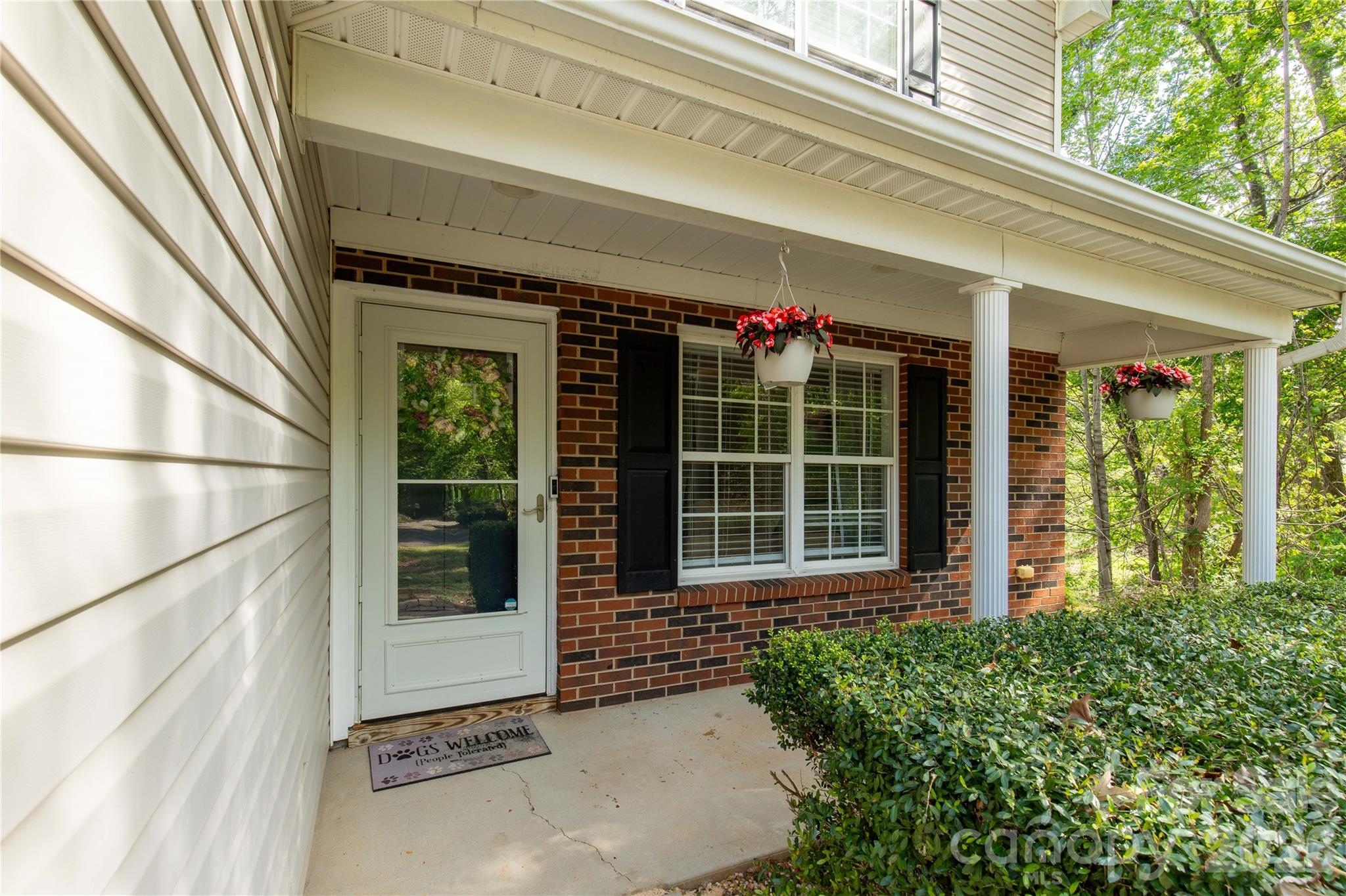 1604 Flagsworth Road Clover, SC 29710 - Photo 3 of 28