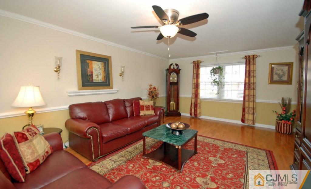 2 June Middlesex, NJ 08846 - Photo 8 of 23 a living room with furniture and a window