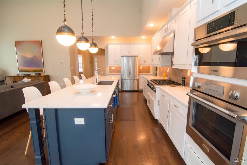 Upgraded cabinets and Large center island