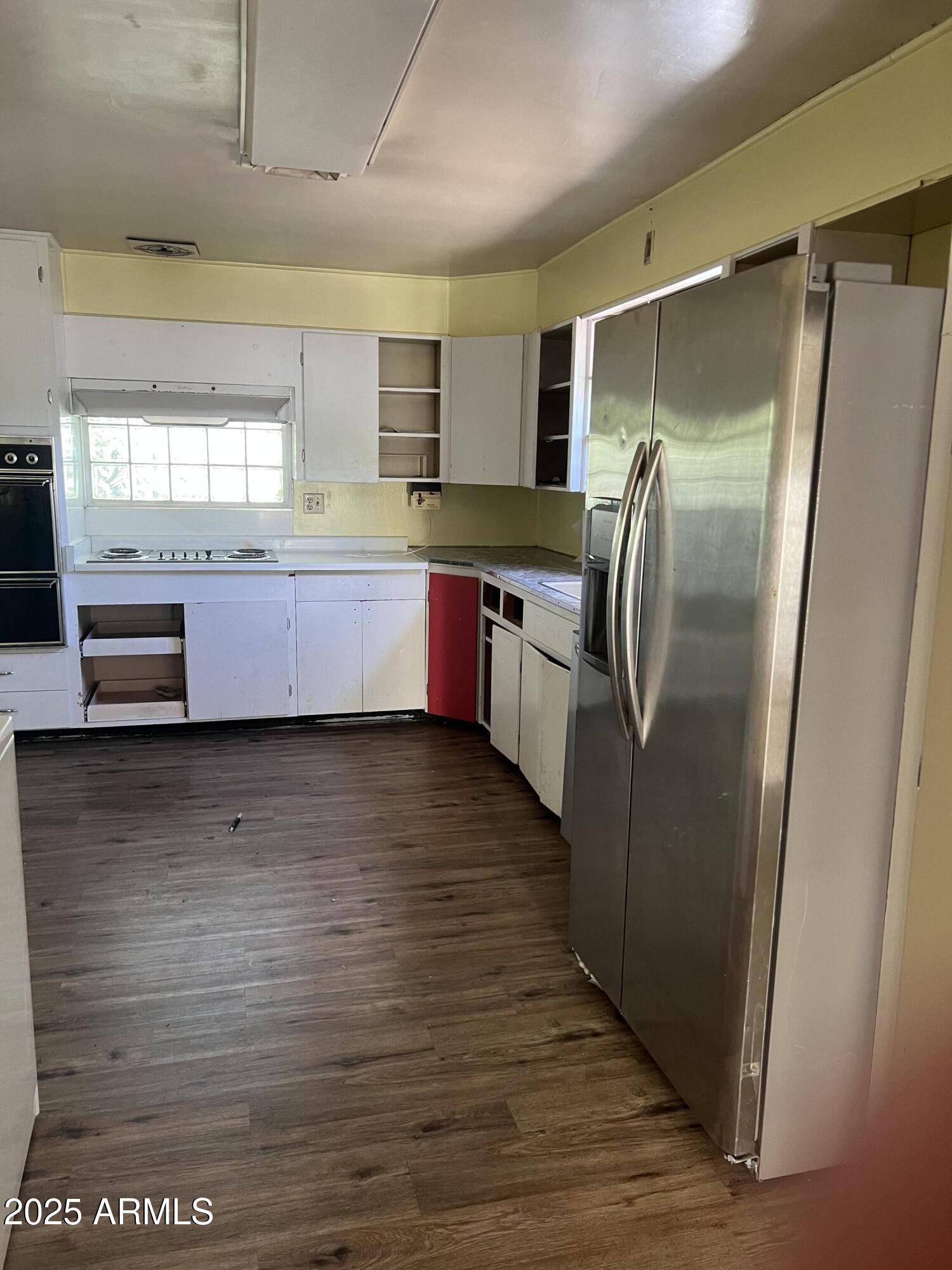 566 Carico Street Globe, AZ 85501 - Photo 9 of 22 a kitchen with stainless steel appliances granite countertop a refrigerator and a sink