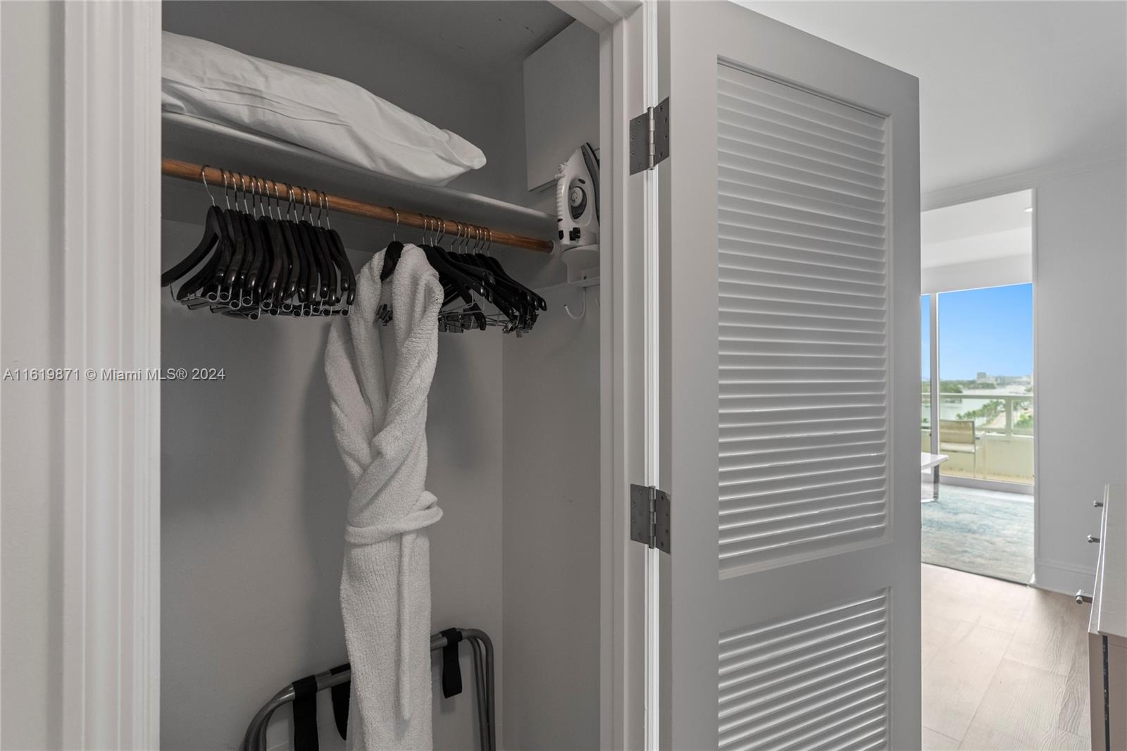 4401 Collins Avenue, Unit 1007 Miami Beach, FL 33140 - Photo 21 of 58