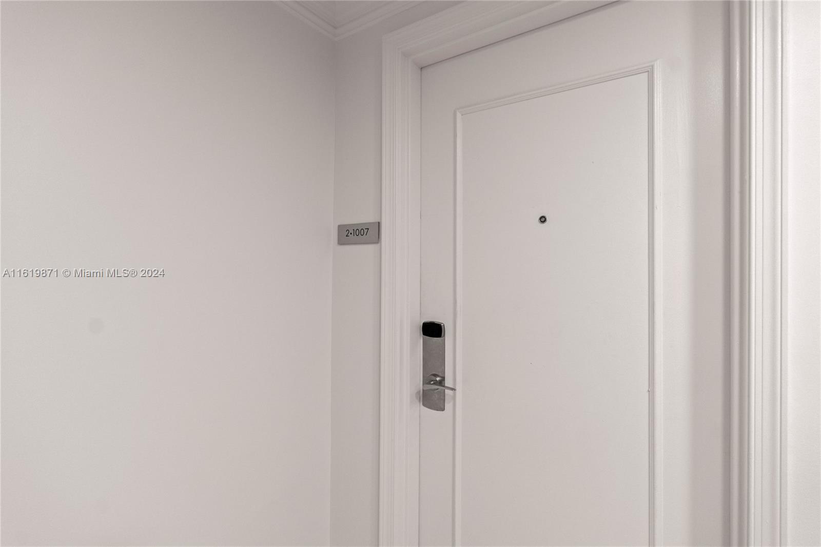 4401 Collins Avenue, Unit 1007 Miami Beach, FL 33140 - Photo 24 of 58