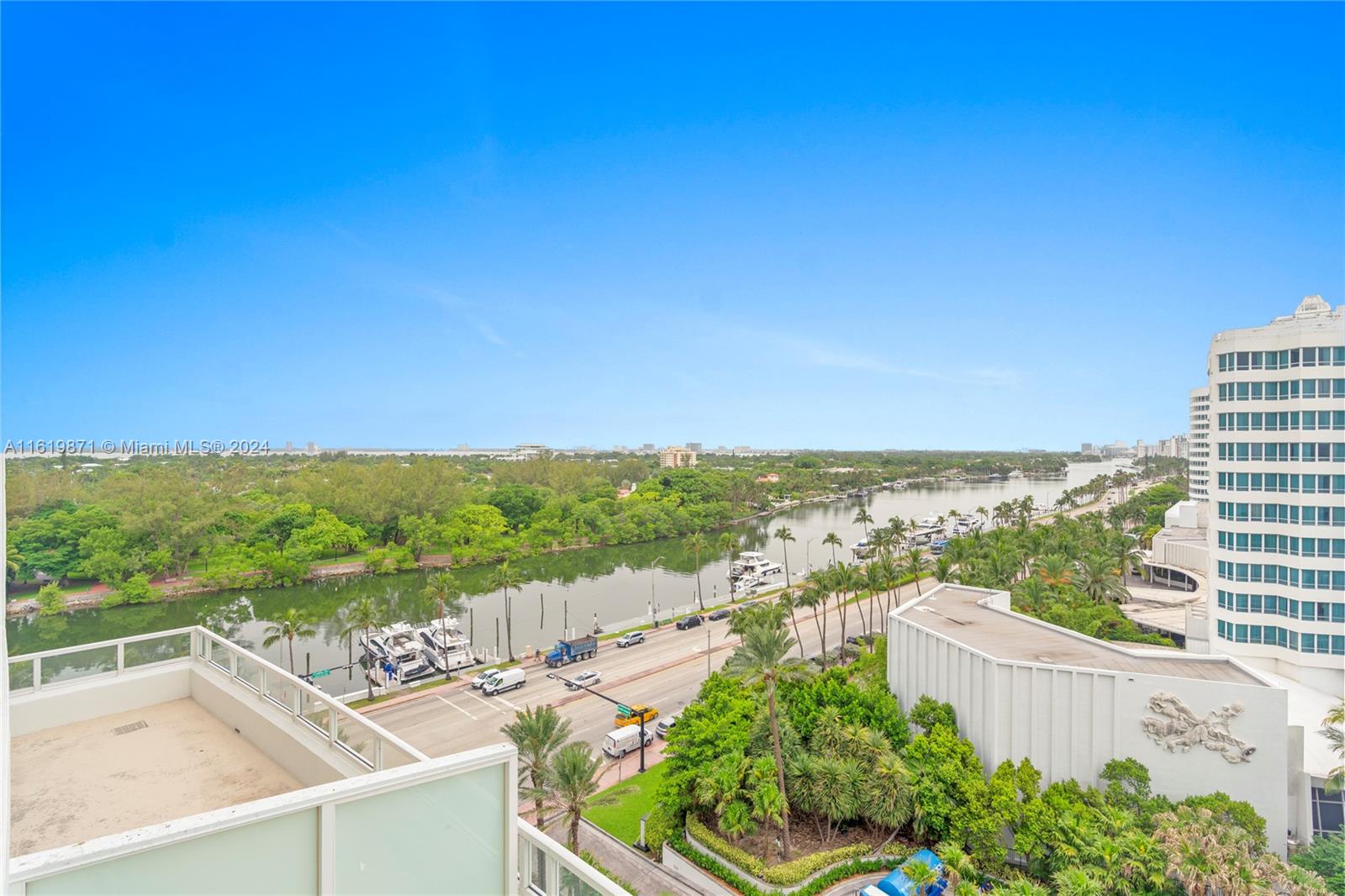 4401 Collins Avenue, Unit 1007 Miami Beach, FL 33140 - Photo 3 of 58 West View