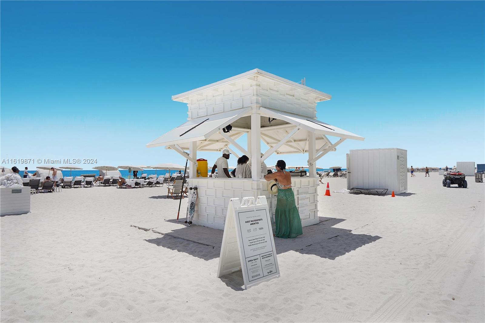 4401 Collins Avenue, Unit 1007 Miami Beach, FL 33140 - Photo 38 of 58 Beach service