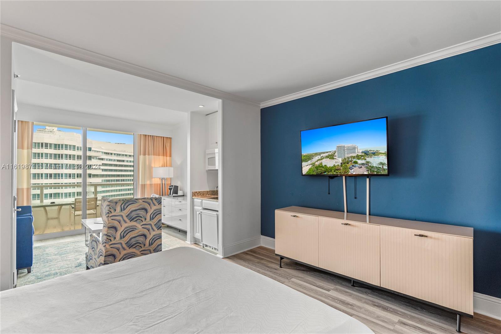 4401 Collins Avenue, Unit 1007 Miami Beach, FL 33140 - Photo 6 of 58