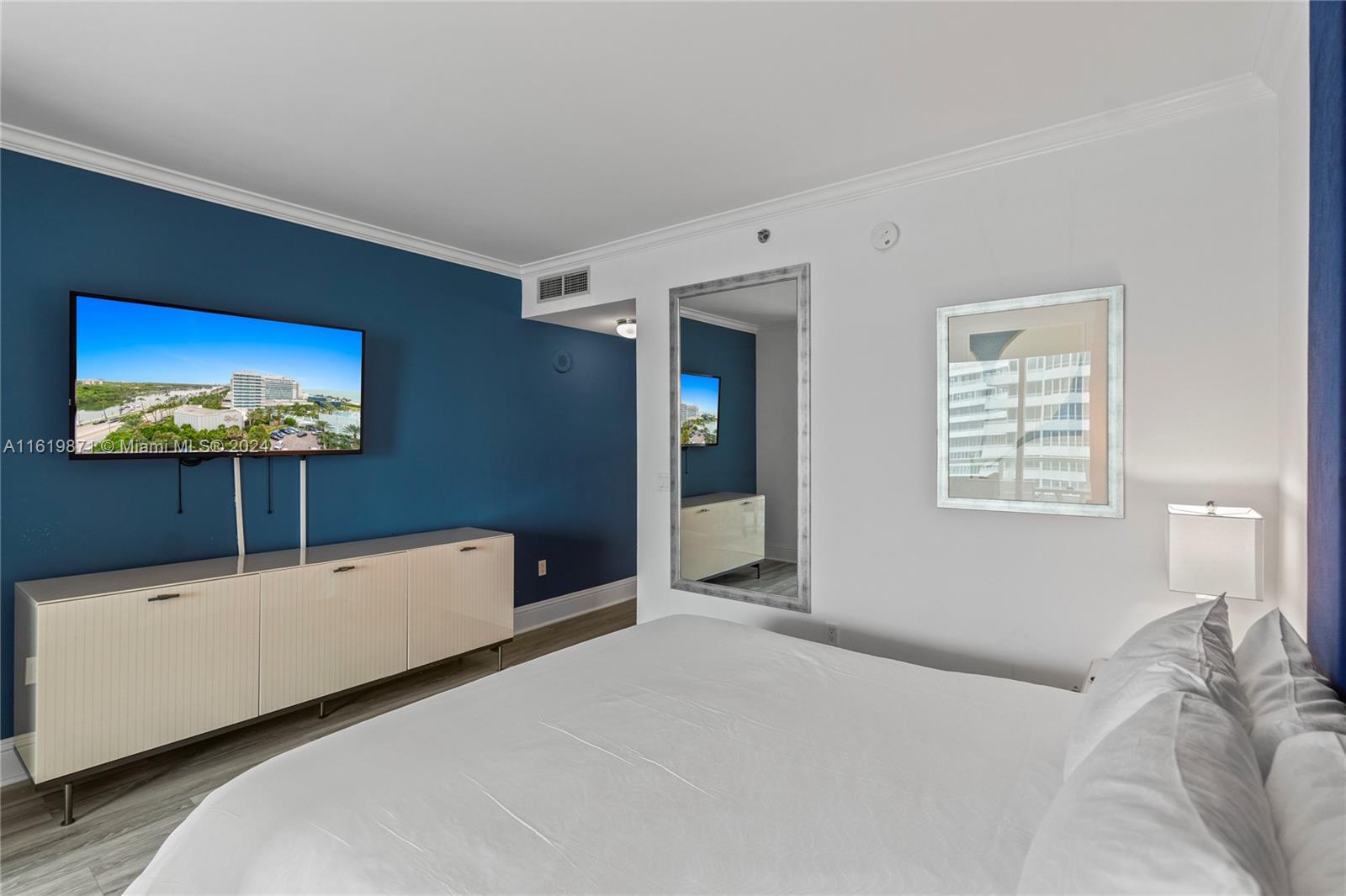 4401 Collins Avenue, Unit 1007 Miami Beach, FL 33140 - Photo 8 of 58