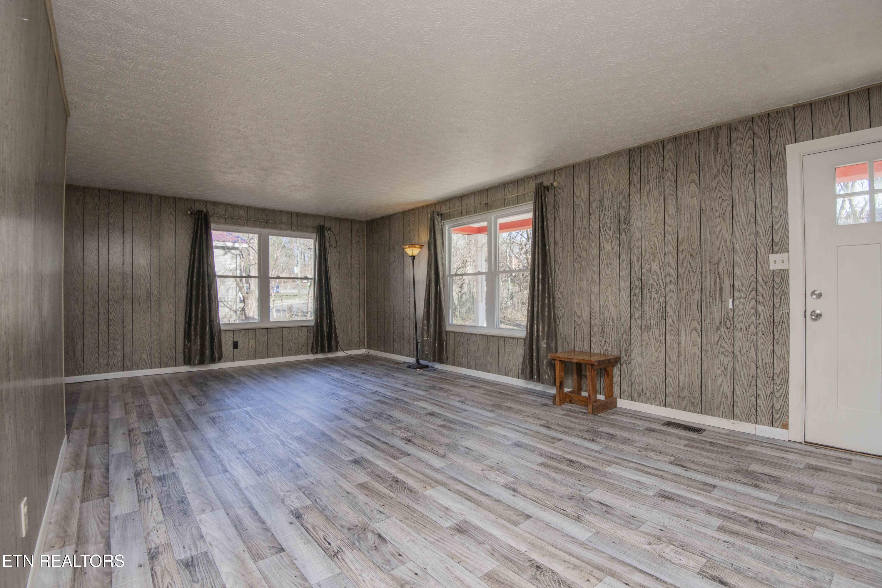 6853 Fraker Road Knoxville, TN 37918 - Photo 12 of 48 living 2_1