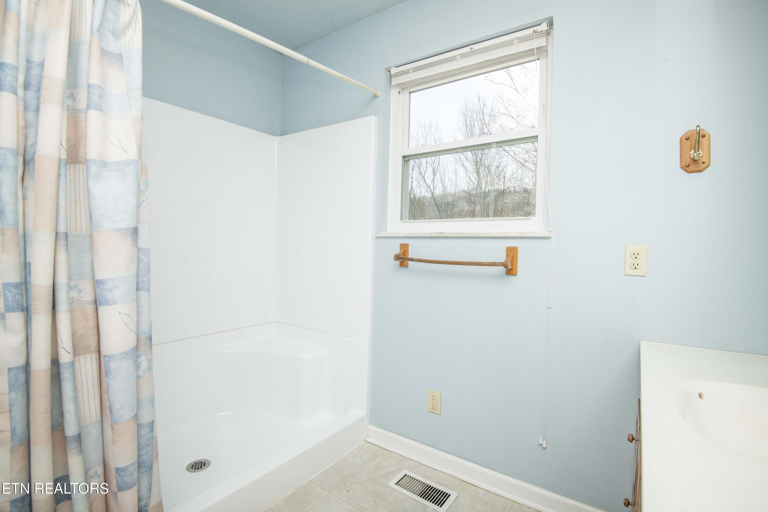 6853 Fraker Road Knoxville, TN 37918 - Photo 31 of 48 master bath 1_1