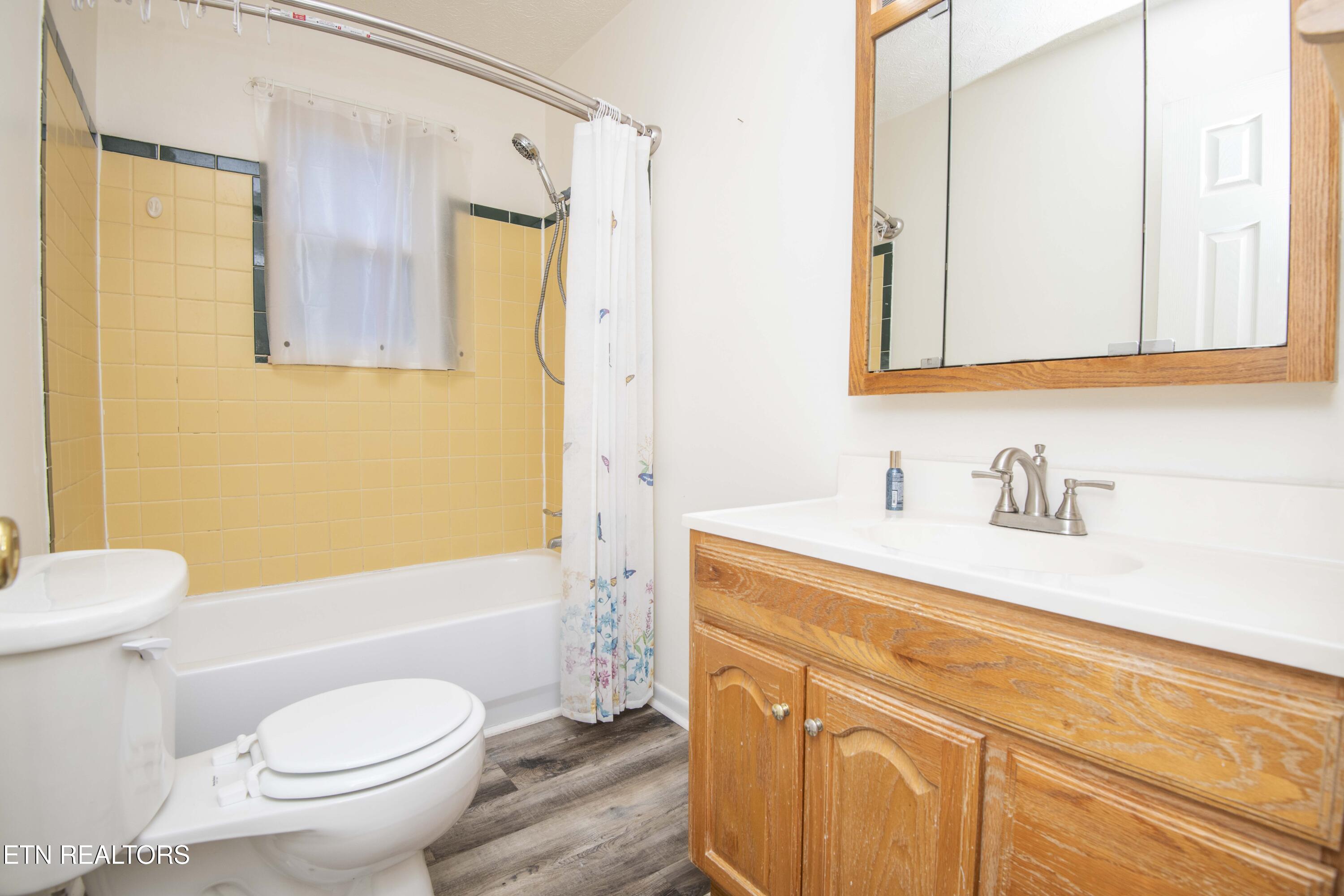 6853 Fraker Road Knoxville, TN 37918 - Photo 35 of 48 second bath_1