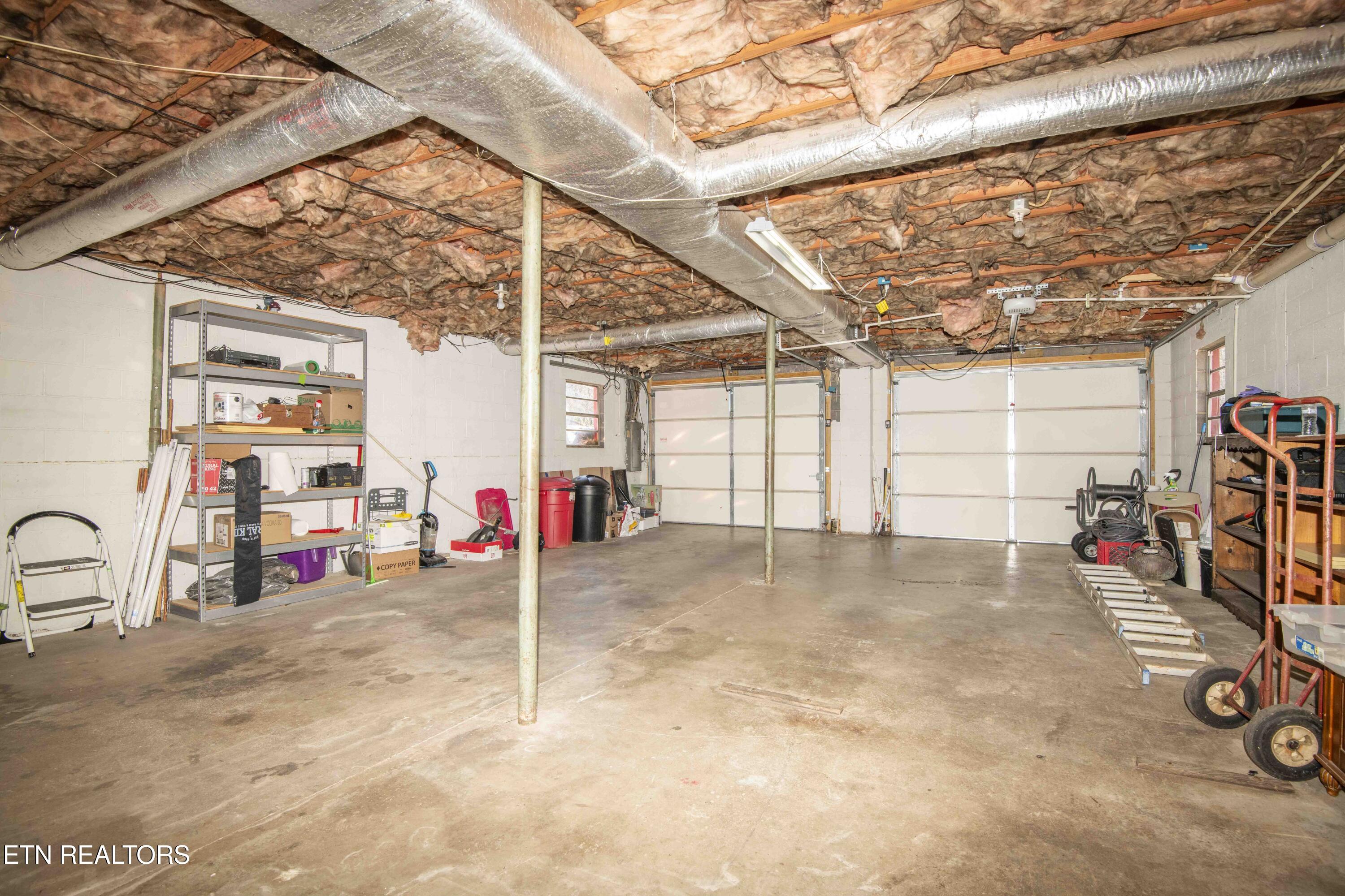 6853 Fraker Road Knoxville, TN 37918 - Photo 45 of 48 garage_1