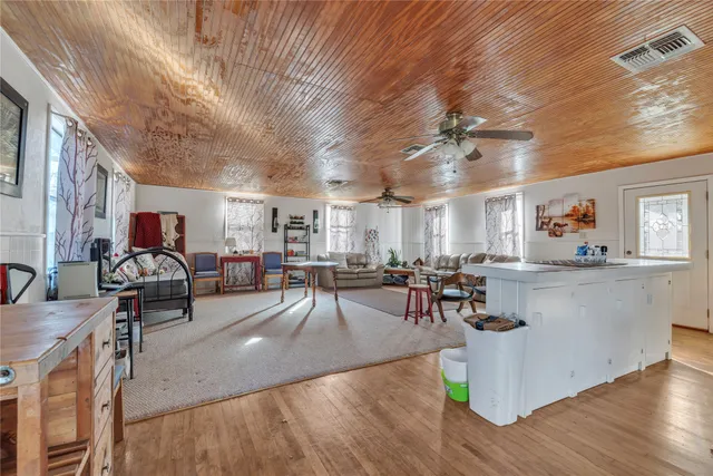 $649,900 | 895 Patterson Road, Flatonia, TX 78941