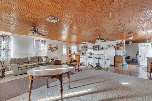 $649,900 | 895 Patterson Road, Flatonia, TX 78941