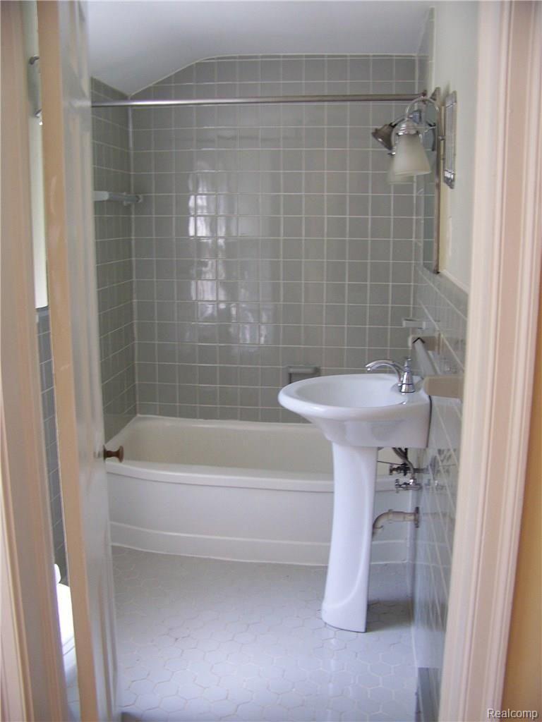 135 Maplefield Road Pleasant Ridge, MI 48069 - Photo 16 of 35 BEAUTIFUL VINTAGE FULL BATH WITH NEW PEDESTAL SINK