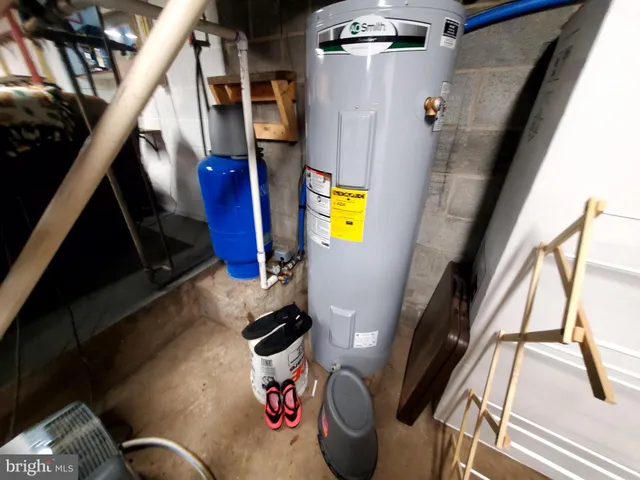 a bathroom with a sink and toilet