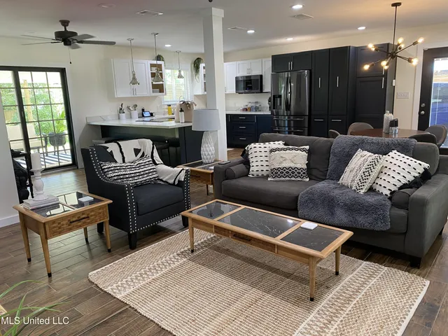 $1,725 | 2321 Arbor Drive, Biloxi, MS 39531