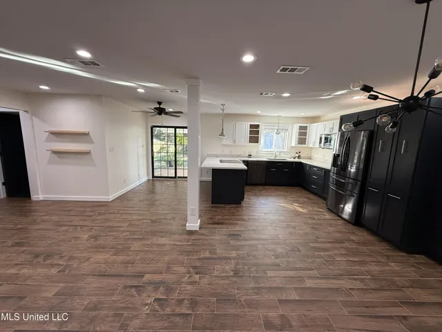 $1,725 | 2321 Arbor Drive, Biloxi, MS 39531