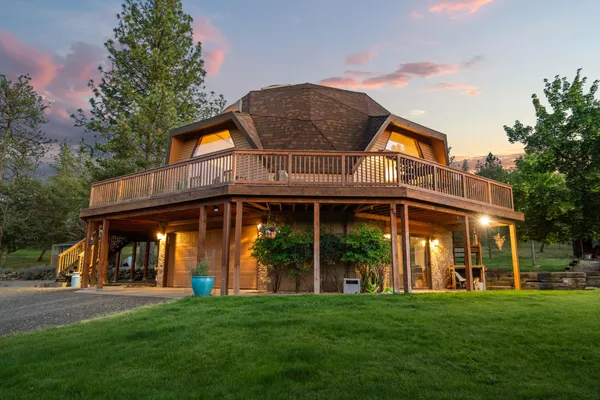 $735,000 | 226 Entrada Drive, Eagle Point, OR 97524