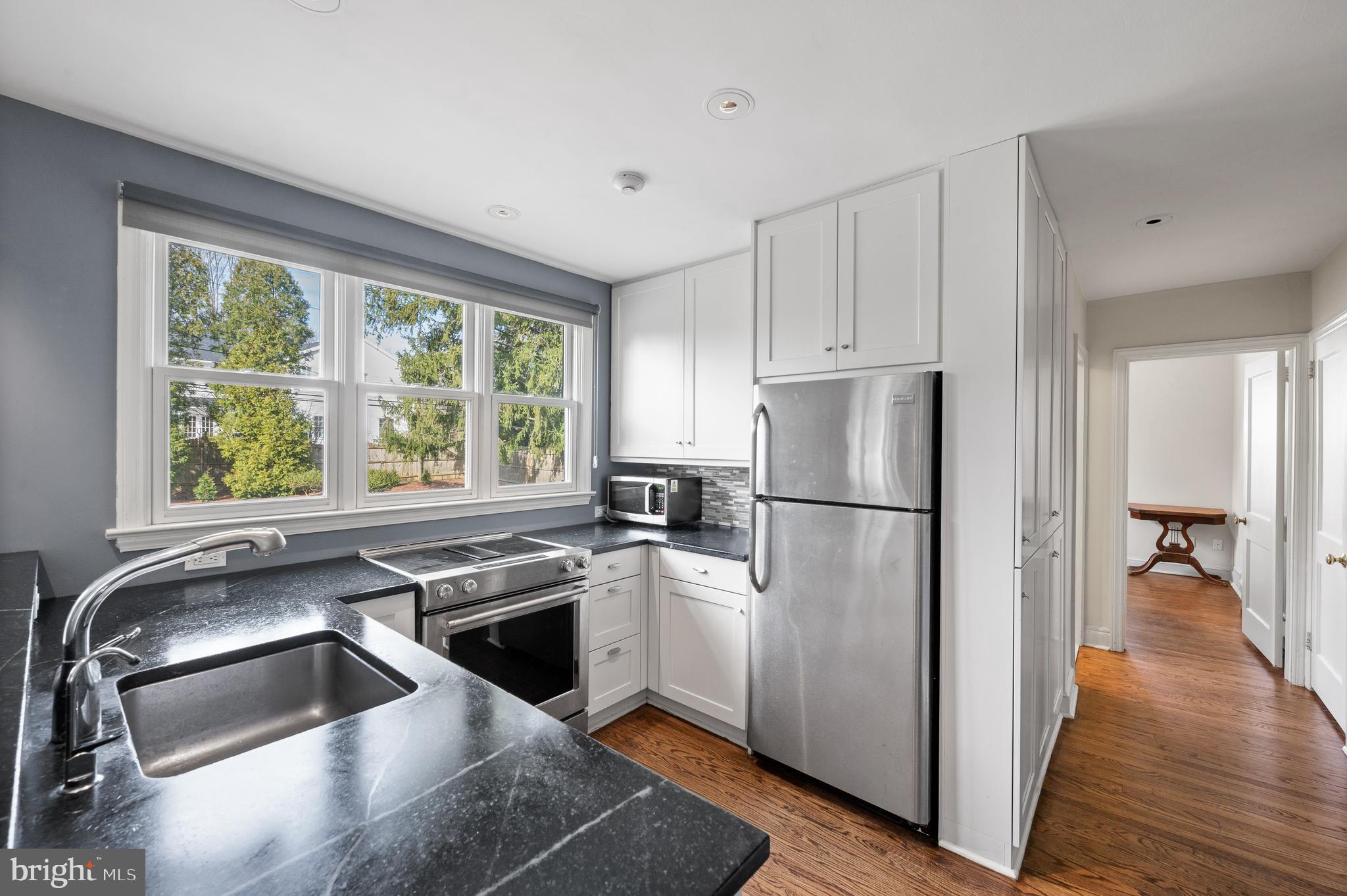 238 Hillcrest Road Wayne, PA 19087 - Photo 12 of 30