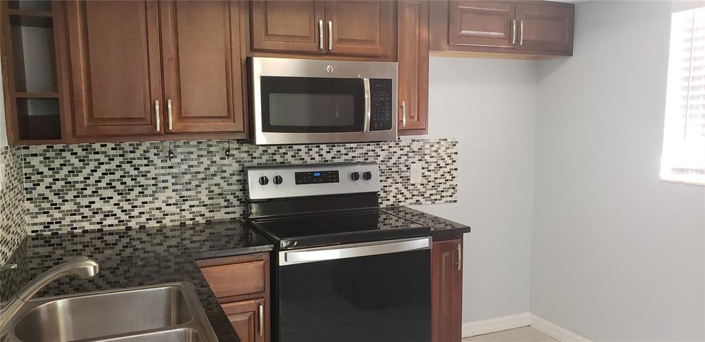 3606 South Beneva Road, Unit 502 Sarasota, FL 34232 - Photo 3 of 23 Gallery Image 3